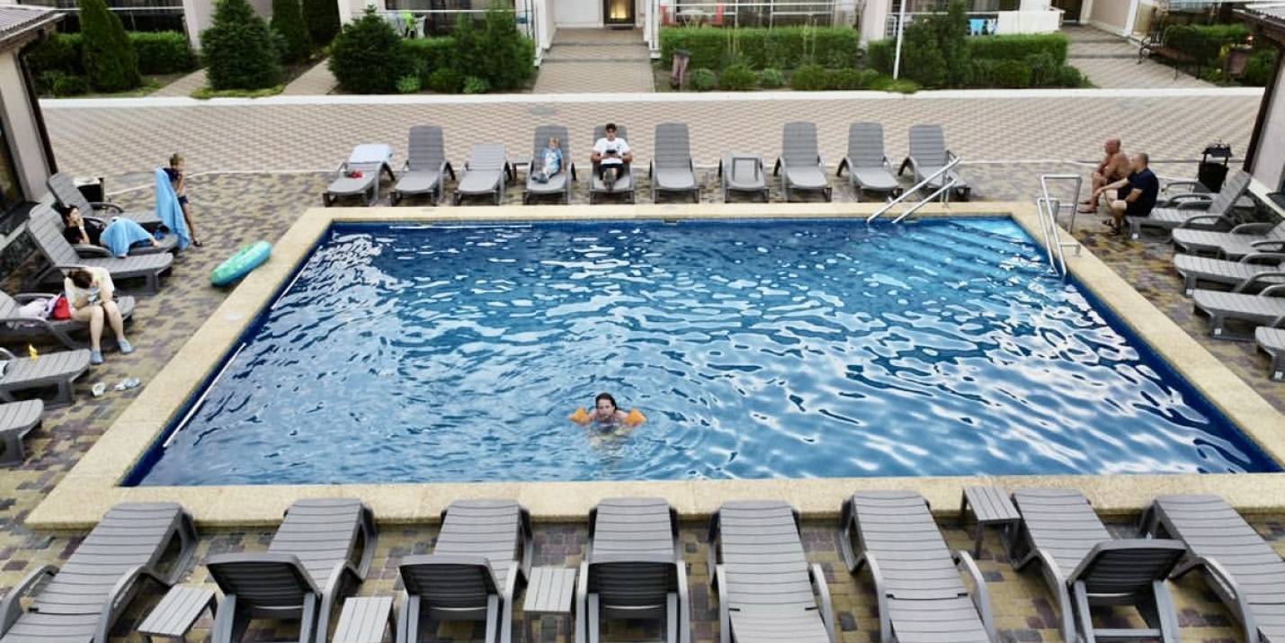 Отели и гостиницы с собственным бассейном
